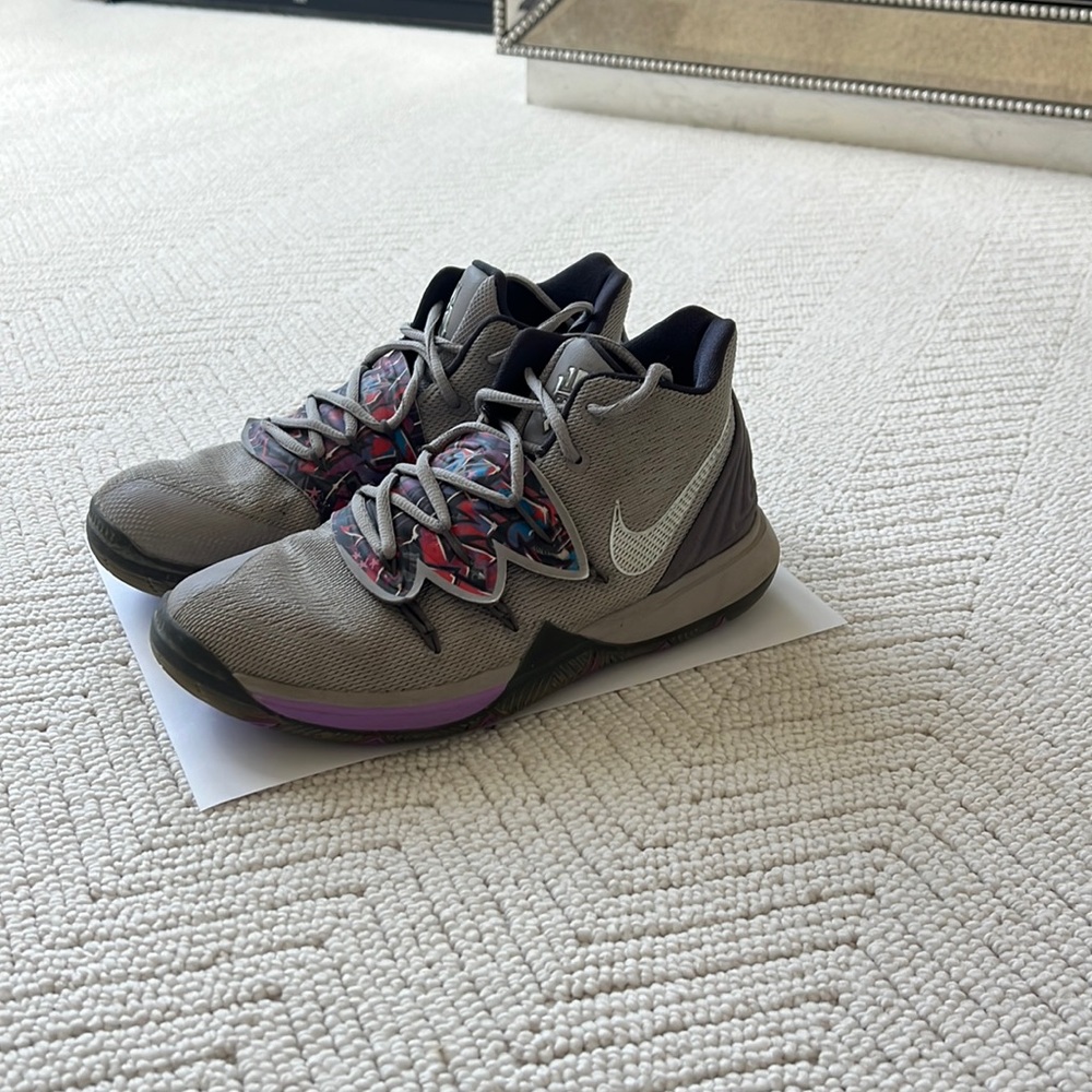 Kyrie 6 size 6 youth grey/purple